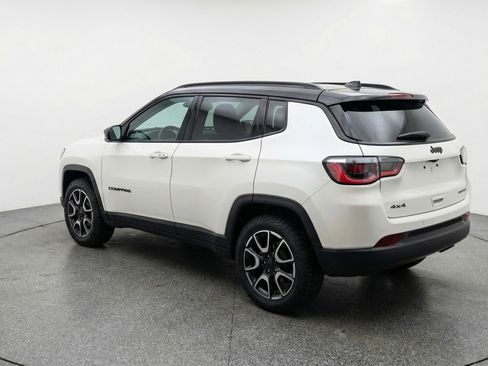 Used 2025 Jeep Compass Trailhawk image 6