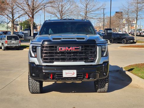 Used 2025 GMC Sierra 2500 AT4X image 2