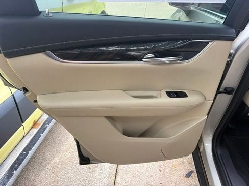 Used 2017 Cadillac XT5 FWD image 17