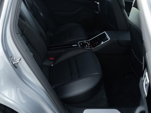 Used 2018 Porsche Panamera 4S image 30