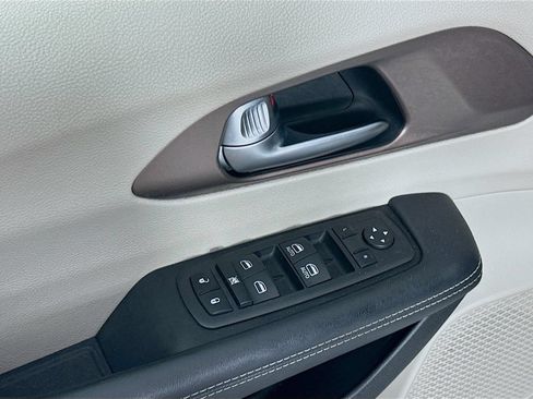 Certified 2023 Chrysler Voyager LX FWD image 25