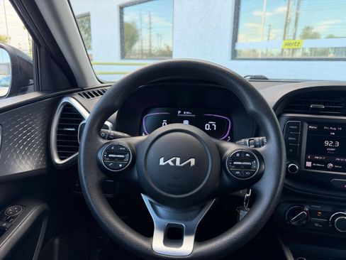 Used 2025 Kia Soul LX w/ LX Technology Package FWD image 27