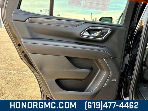 Used 2021 GMC Yukon SLT w/ SLT Premium Package image 19