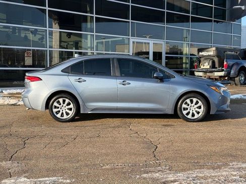 Used 2021 Toyota Corolla LE w/ Carpet Mat Package (TMS) image 2