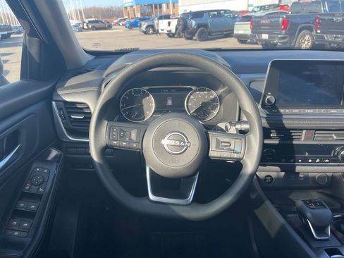 Used 2024 Nissan Rogue SV image 16