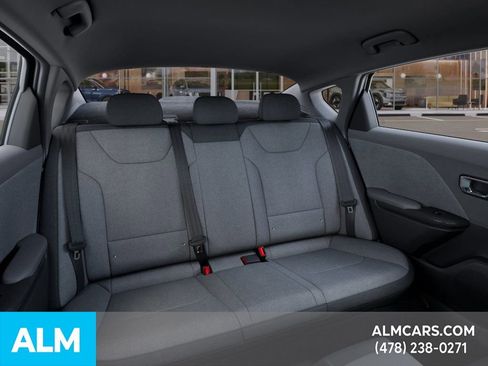 Used 2025 Kia K4 LXS image 18