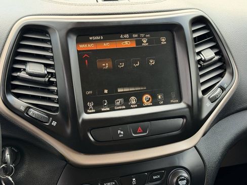 Used 2017 Jeep Cherokee Latitude w/ Safety/Convenience Group AWD/4WD image 18