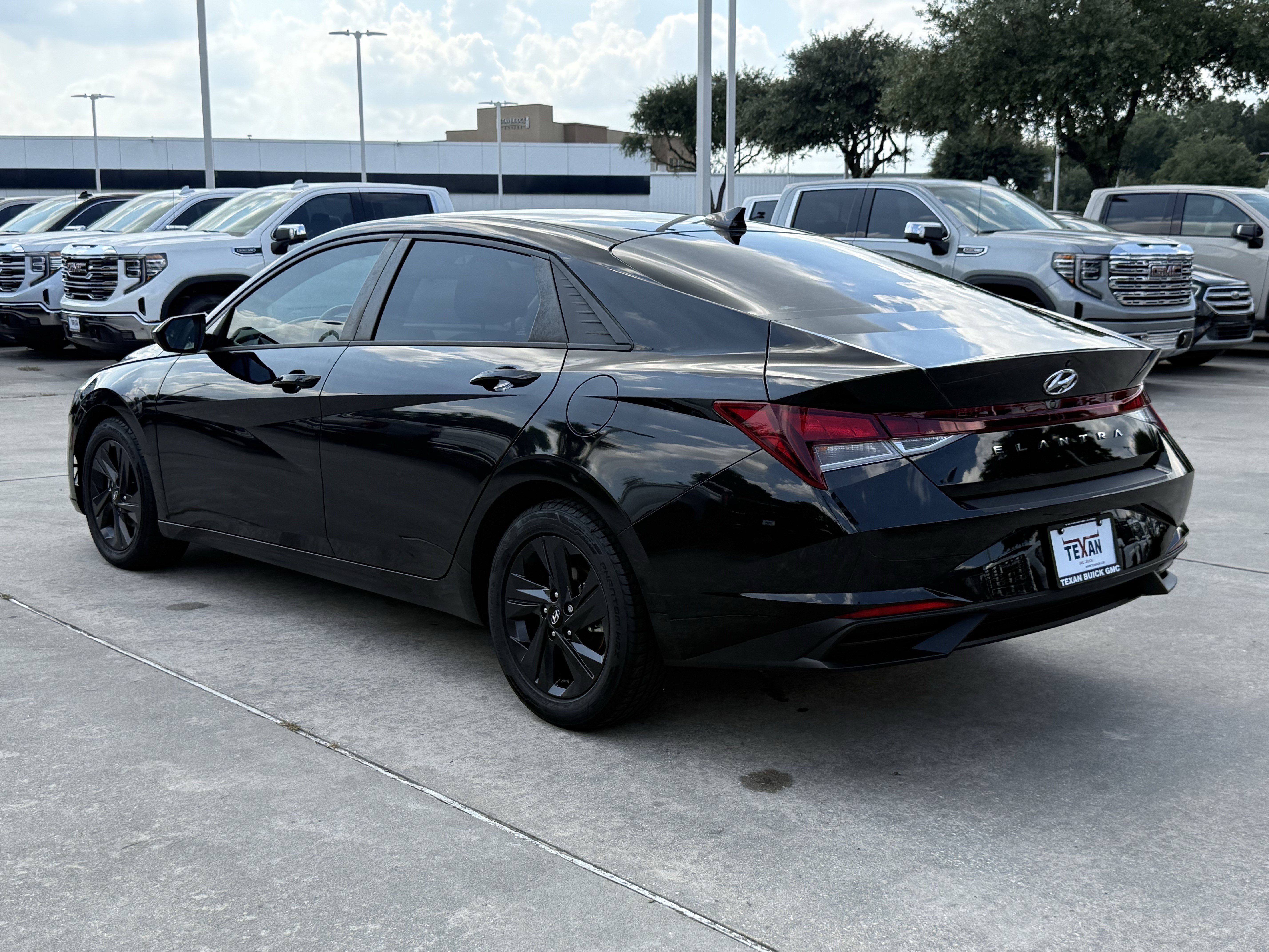 Used 2022 Hyundai Elantra SEL w/ Convenience Package FWD image 7