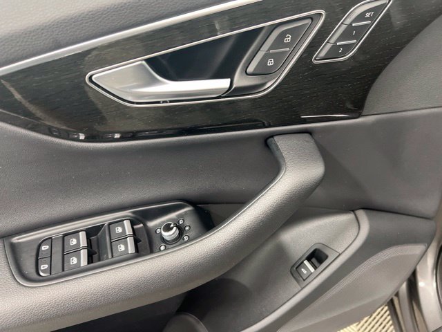 Used 2023 Audi Q7 2.0T Premium w/ Convenience Package AWD/4WD image 13