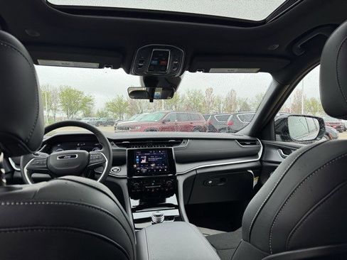 New 2025 Jeep Grand Cherokee L Altitude image 30