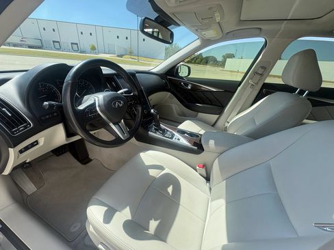 Used 2018 INFINITI Q50 Luxe w/ Essential Package (2.0T Luxe) RWD image 9