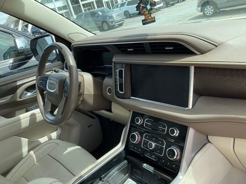 Used 2024 GMC Yukon Denali w/ Advanced Technology Package image 12