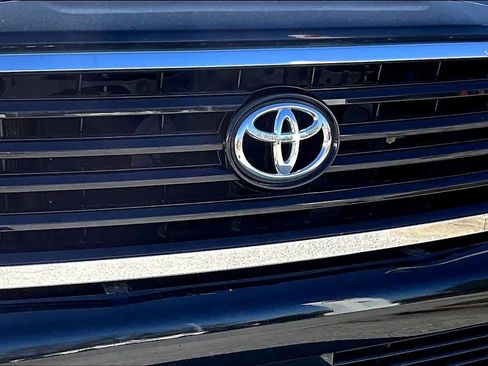 Used 2019 Toyota Sequoia TRD Sport image 29