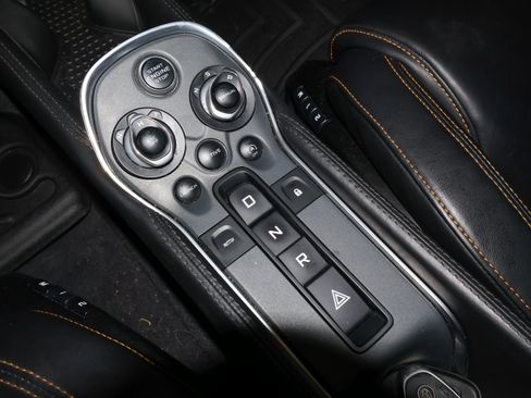 Used 2016 McLaren 570S Coupe RWD image 25
