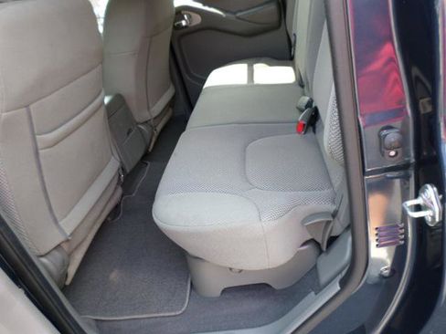 Used 2020 Nissan Frontier SV image 39