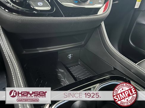 New 2026 Chrysler Pacifica Limited w/ S Appearance Package AWD/4WD image 32