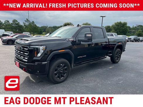 Used 2025 GMC Sierra 2500 AT4 w/ AT4 Premium Plus Package AWD/4WD image 2