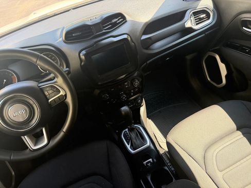 Used 2021 Jeep Renegade Latitude FWD image 19