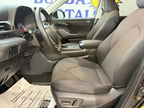 Used 2022 Toyota Highlander L FWD image 11