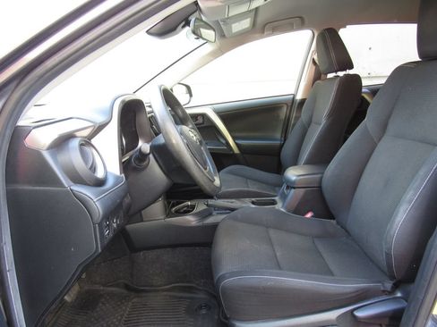 Certified 2018 Toyota RAV4 LE AWD/4WD image 11