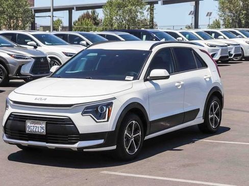 Used 2023 Kia Niro LX FWD image 3