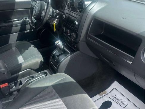 Used 2013 Jeep Compass Latitude AWD/4WD image 9