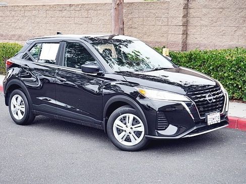 Used 2024 Nissan Kicks S image 3