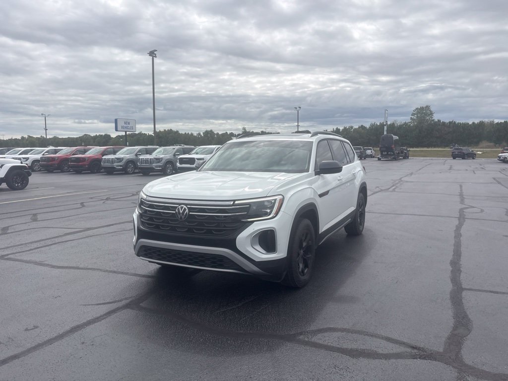 Used 2024 Volkswagen Atlas Peak Edition SE AWD/4WD image 7