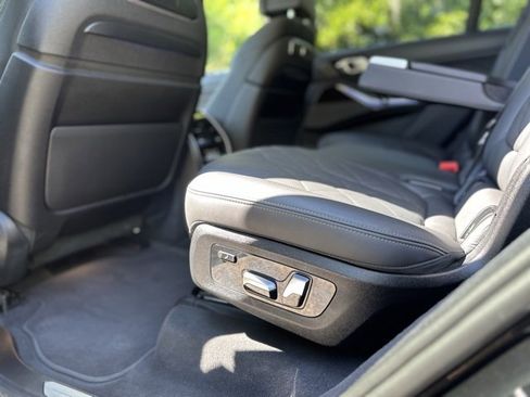 Used 2024 BMW X7 xDrive40i image 18