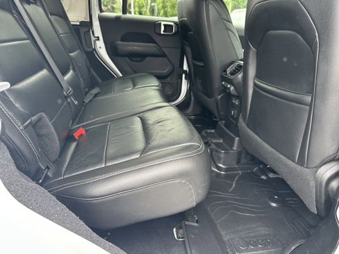 Used 2018 Jeep Wrangler Unlimited Sahara AWD/4WD image 18