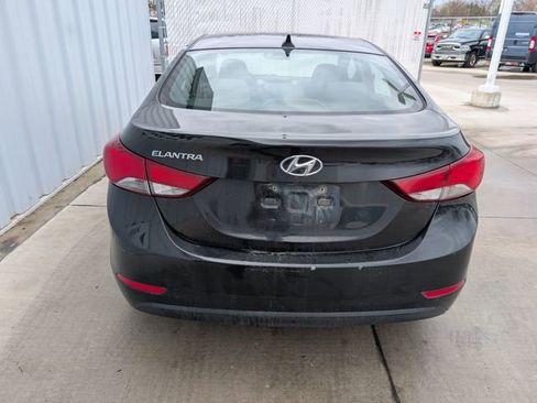 Used 2015 Hyundai Elantra SE image 14