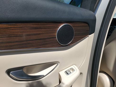 Used 2021 Mercedes-Benz GLC 300 4MATIC image 15