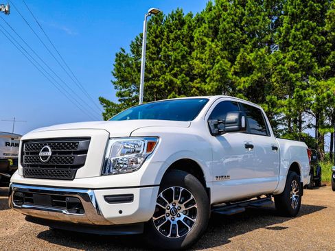 Used 2024 Nissan Titan SV w/ SV Convenience Package AWD/4WD image 1