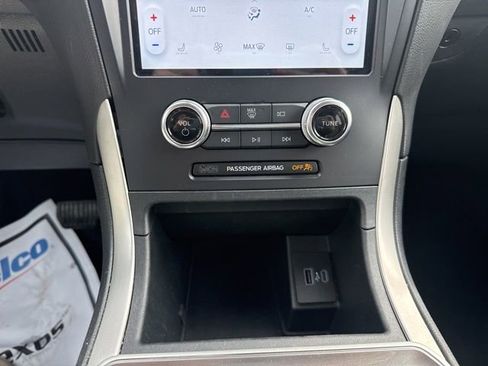 Used 2024 Ford Edge SEL image 20