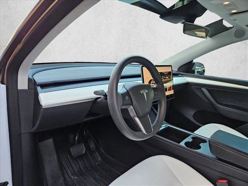 Used 2023 Tesla Model Y Long Range AWD/4WD image 10