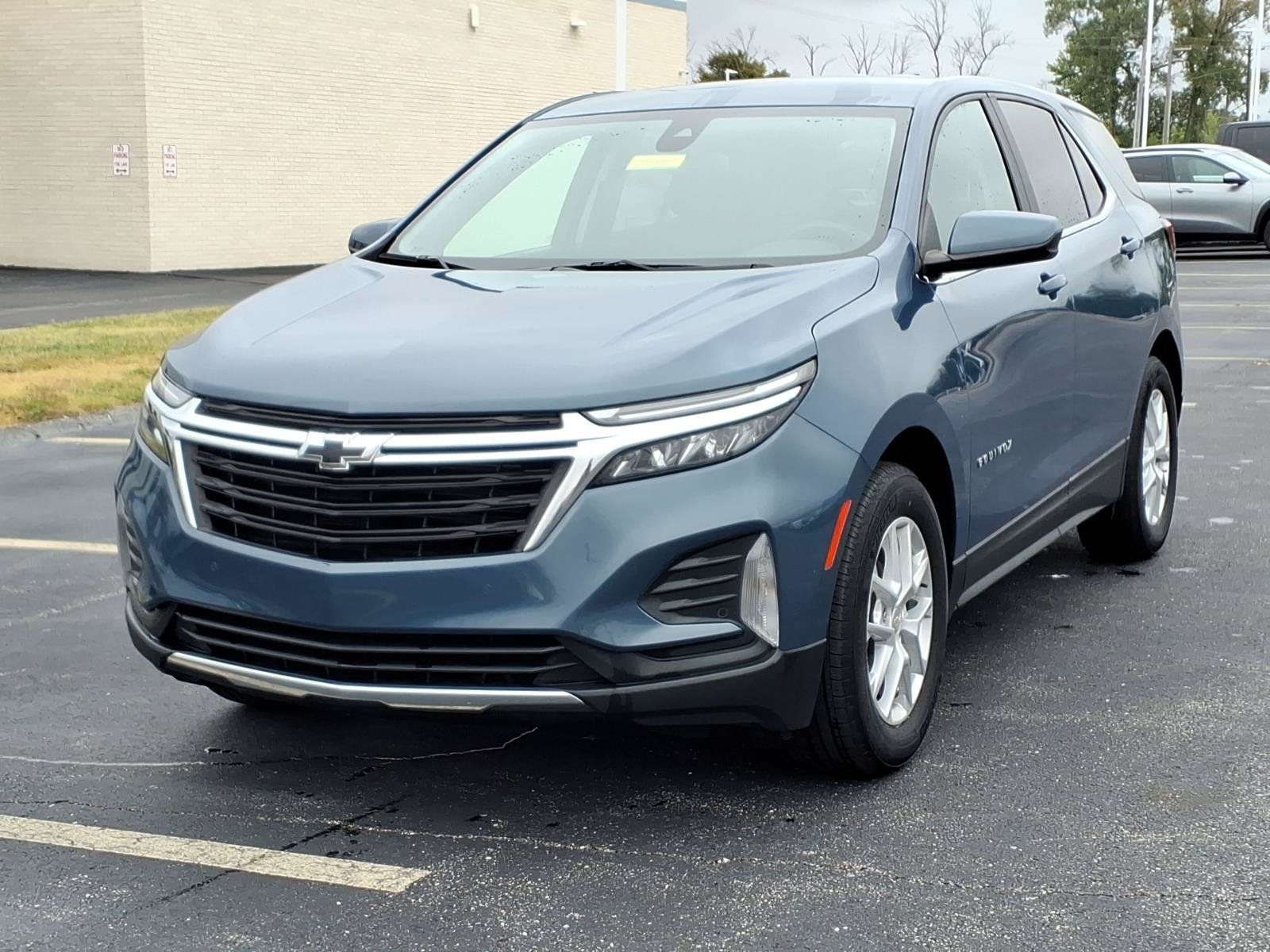 Used 2024 Chevrolet Equinox LT FWD image 2