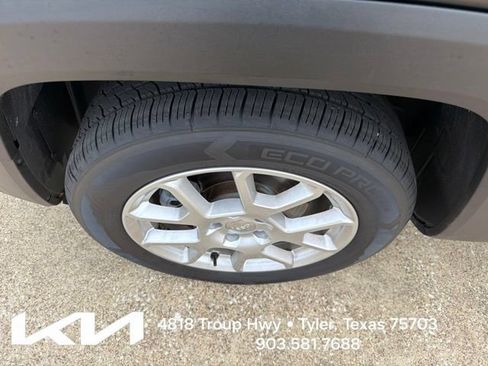 Used 2019 Jeep Renegade Latitude FWD image 4