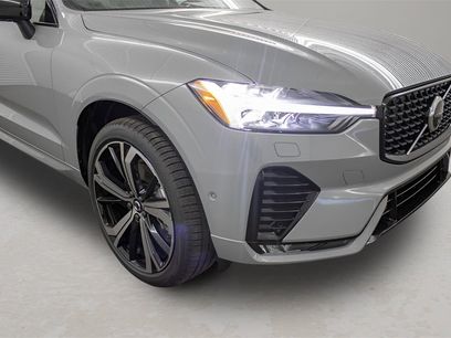 New 2025 Volvo XC60 B5 Ultra w/ Climate Package