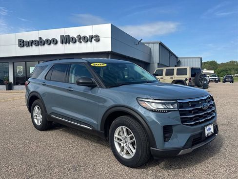 Used 2025 Ford Explorer Active AWD/4WD image 1