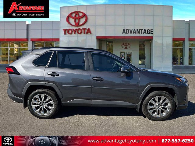 Used 2023 Toyota RAV4 XLE Premium AWD/4WD image 5
