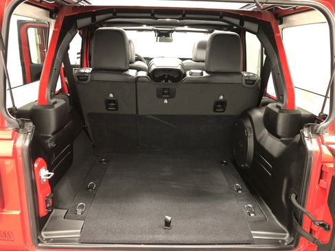 Certified 2024 Jeep Wrangler Sahara w/ Technology Group AWD/4WD image 10