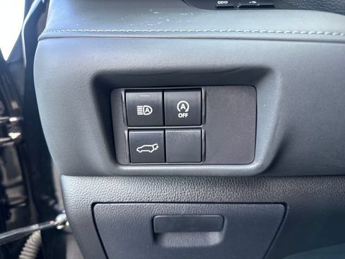 Used 2024 Toyota Highlander XLE FWD image 17