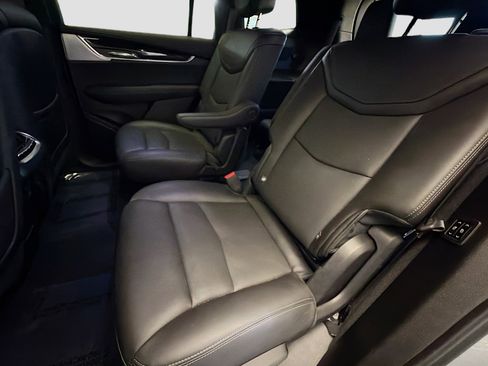 Used 2025 Cadillac XT6 Premium Luxury image 13