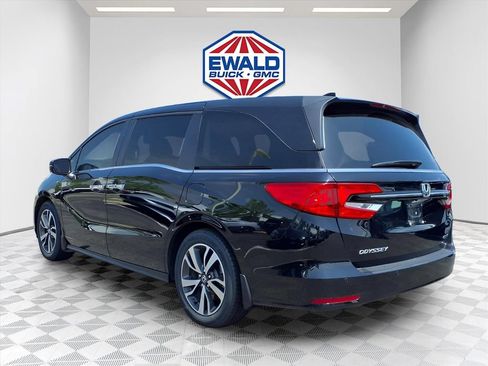 Used 2023 Honda Odyssey Touring image 3