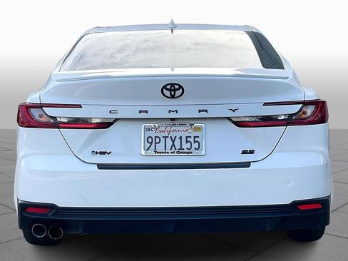 Used 2025 Toyota Camry SE image 4