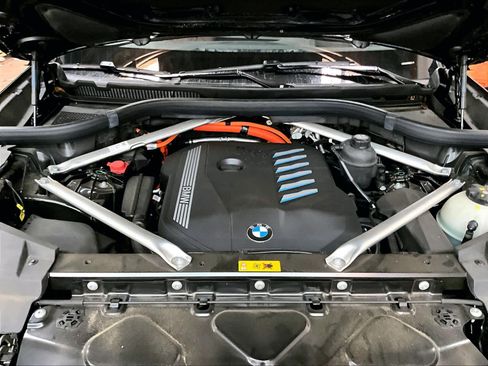 Used 2023 BMW X5 xDrive45e w/ Executive Package image 12