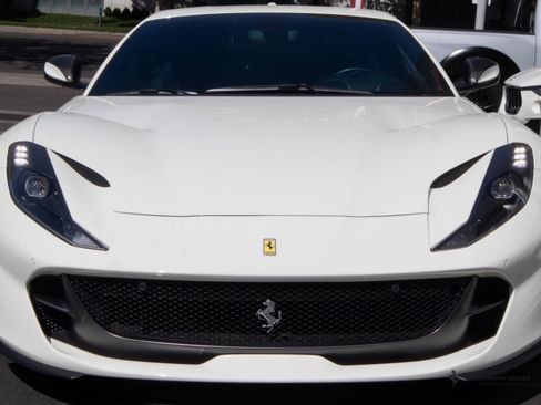 Used 2018 Ferrari 812 Superfast RWD image 10