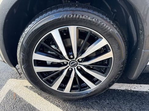 Used 2024 Nissan Pathfinder Platinum w/ Cargo Package image 9