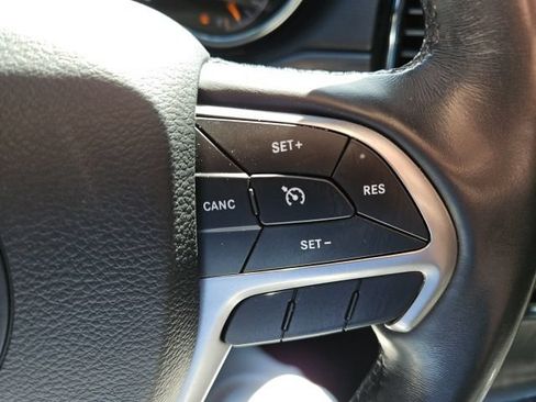Used 2020 Jeep Grand Cherokee Altitude AWD/4WD image 23