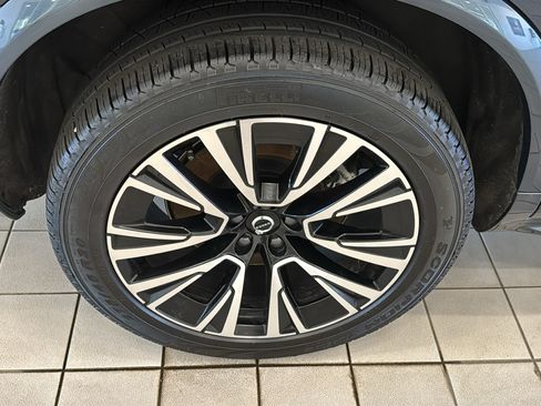Used 2025 Volvo XC90 T8 Plus w/ Protection Package Premier AWD/4WD image 32
